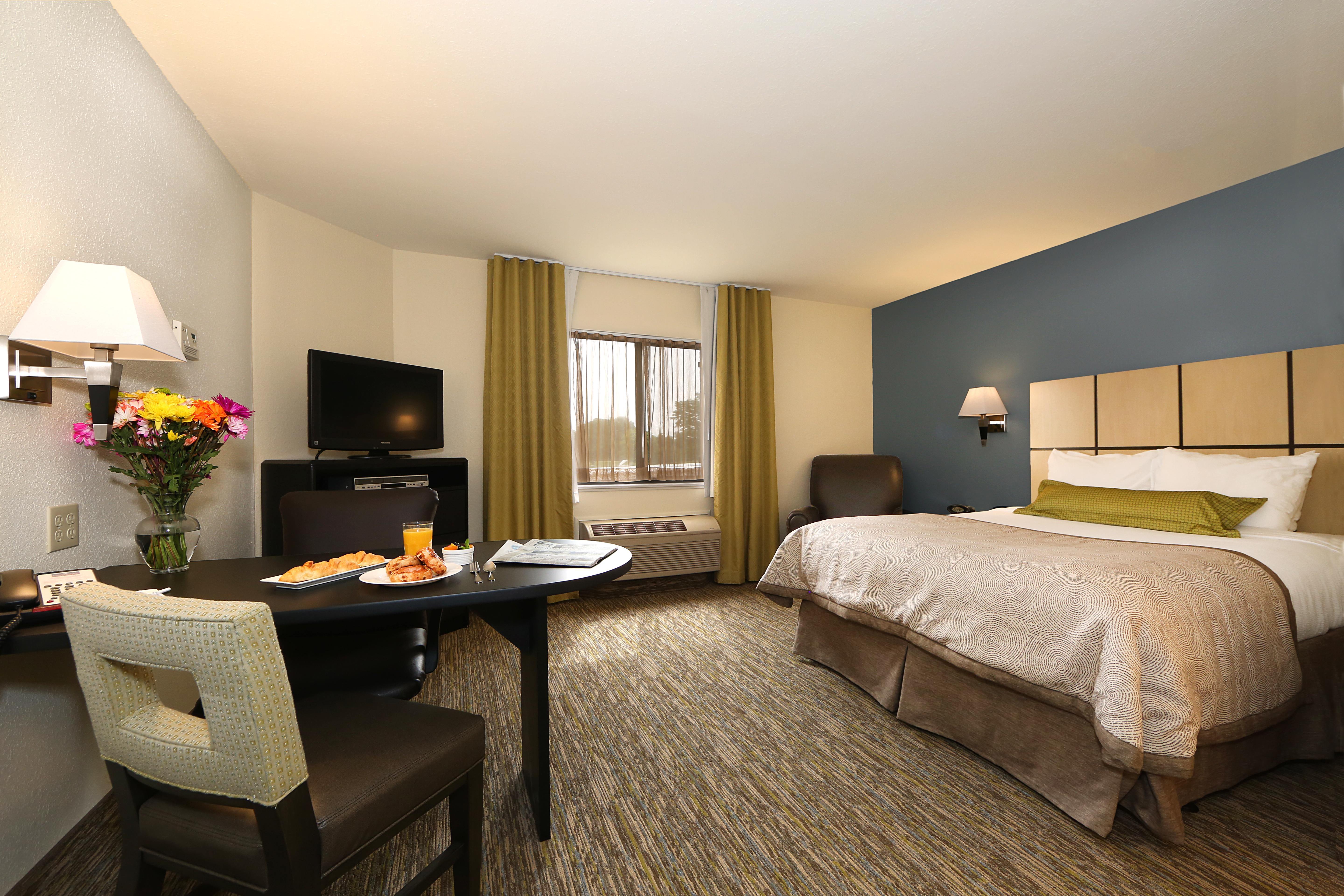 แคนเดิ้ลวูด สวีท อีสต์แลนซิง Hotel แลนซิ่ง ภายนอก รูปภาพ