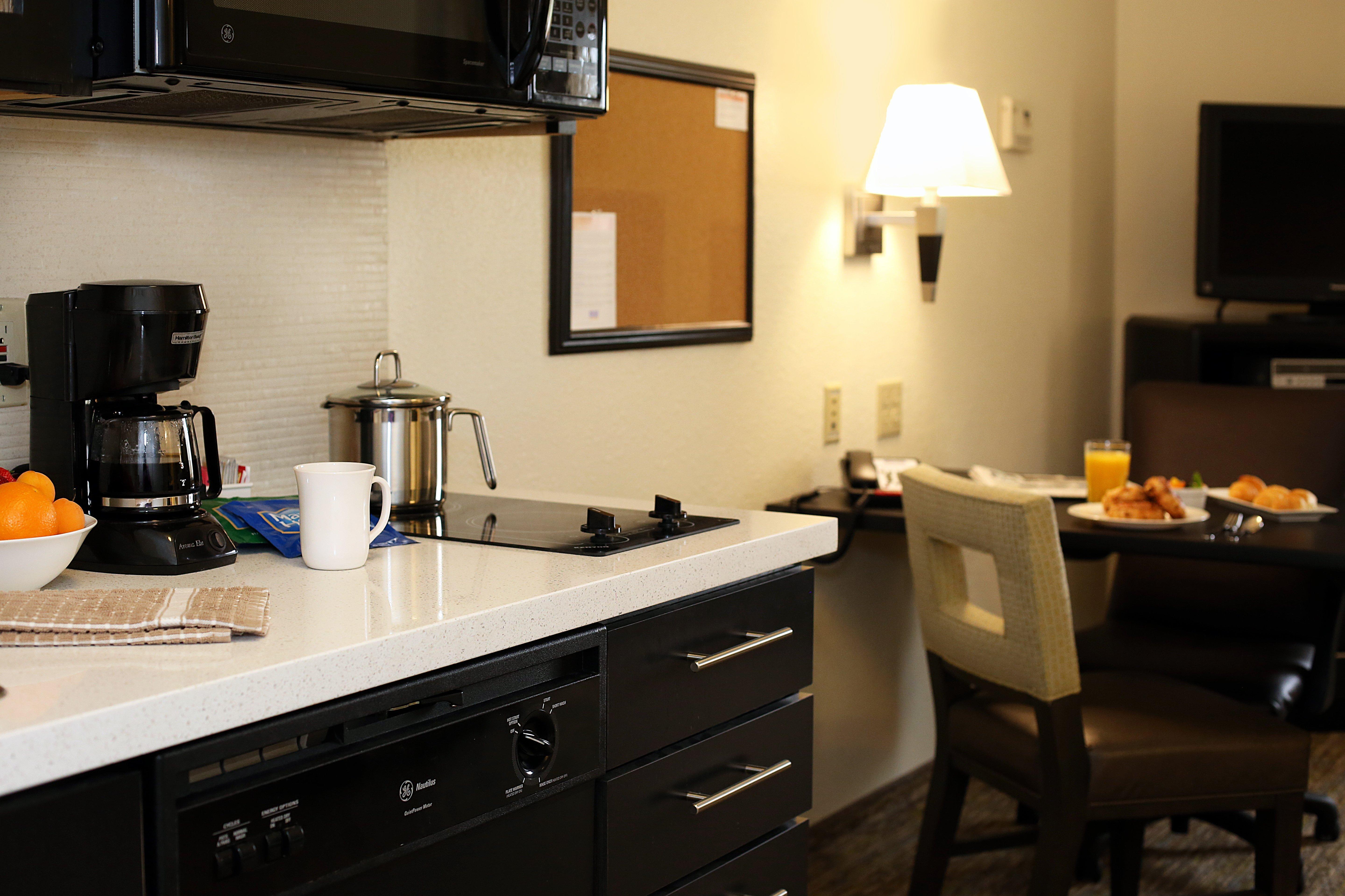 แคนเดิ้ลวูด สวีท อีสต์แลนซิง Hotel แลนซิ่ง ภายนอก รูปภาพ